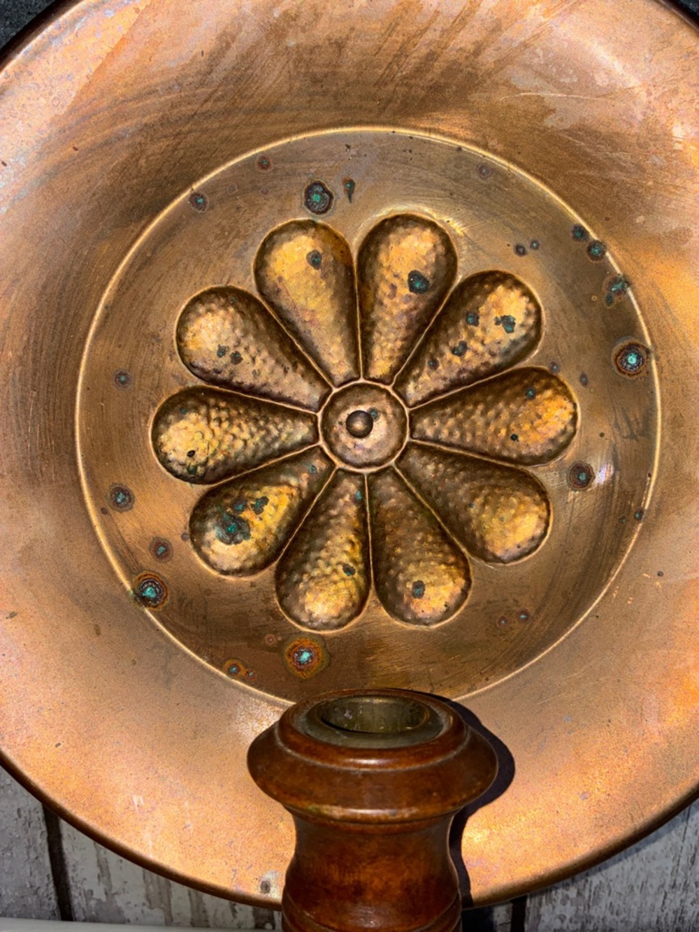 Source Unknown Copper Wall Sconce with Floral Medallion - Picture 2 of 4